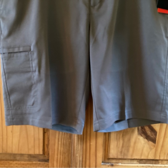 Men’s PGA Tour gray flat front chino cargo Bermuda shorts size 32 - NWT - Picture 3 of 9